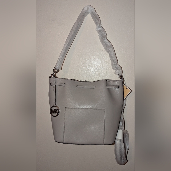 Michael Kors Eden Smooth Leather Medium Pearl Gray Bucket Bag NWT - Picture 1 of 16